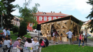 Пеещи камбанки огласиха Павилиона на щастието