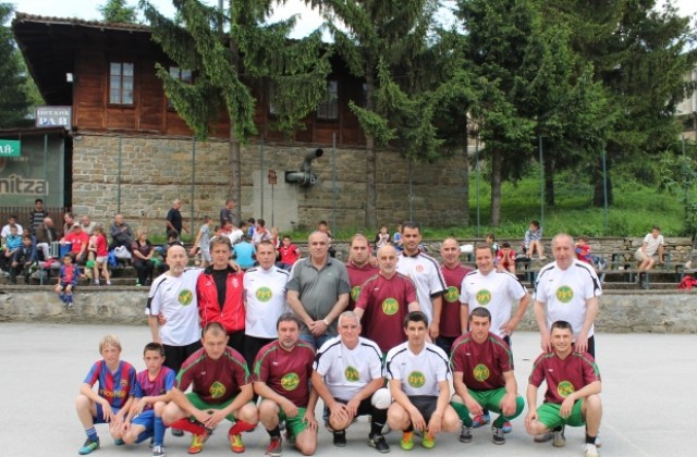 Футболна среща В памет на Петко Антонов в Елена