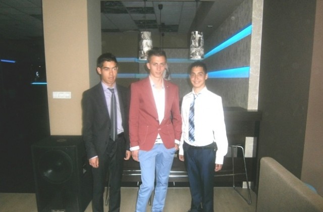 Меди, Тони и Андрей се срещат с Росен Плевнелиев