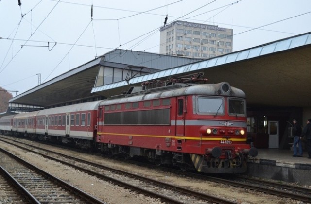 Децата пътуват с влак безплатно на 1 юни