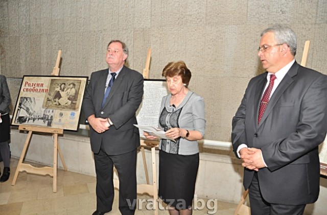 Изложбата „Родени свободни гостува във Враца