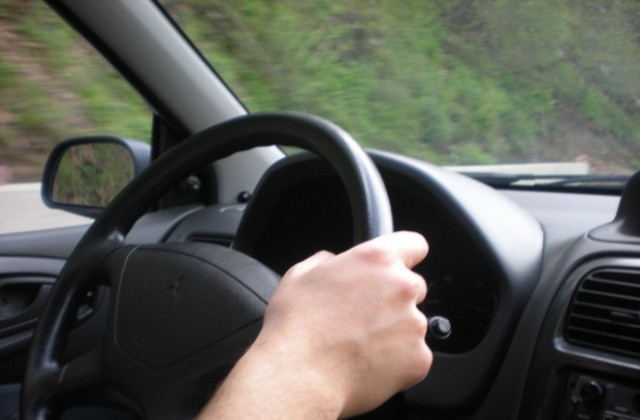 Пиян открадна кола от гараж, катастрофира на съседна улица