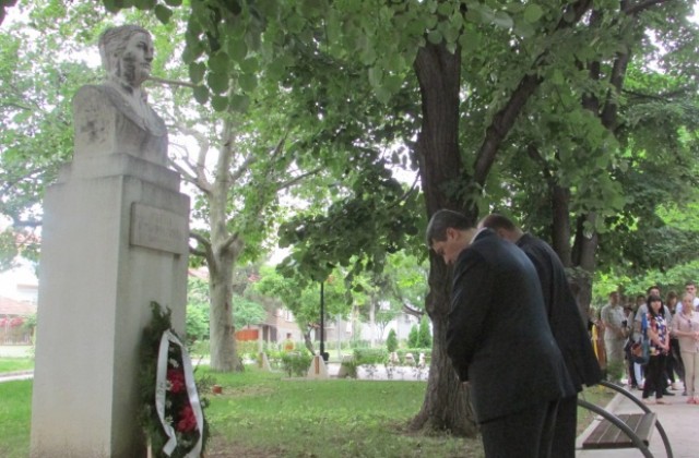 Горнооряховчани почетоха подвига на героите