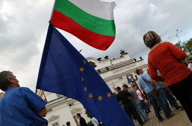 Протест с искане за оставка на кабинета пред парламента (СНИМКИ)