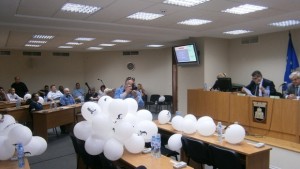 Не сесия а цирк Липса на кворум провали извънредното заседание