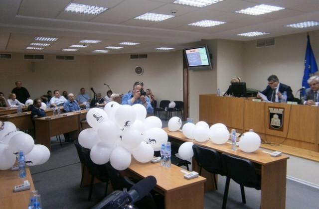 Не сесия, а цирк - Липса на кворум провали извънредното заседание