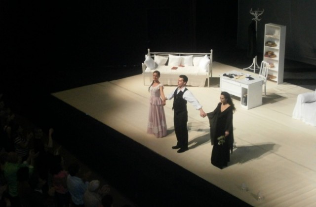 Яворов, Лора и Мина показаха любовта си в Кюстендил