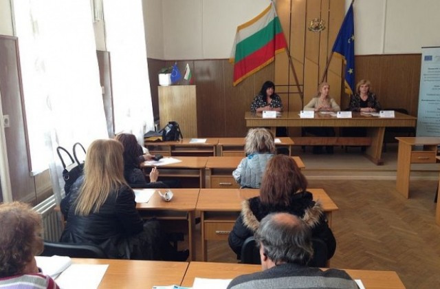Мотивират деца и родители от малцинствата за присъствие в образователния процес