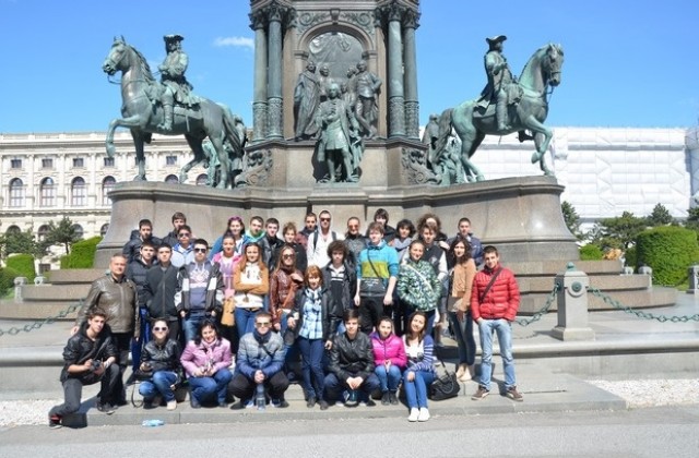 30 ученици от ДФСГ Интелект проведоха успешна практика в Острава - Чехия