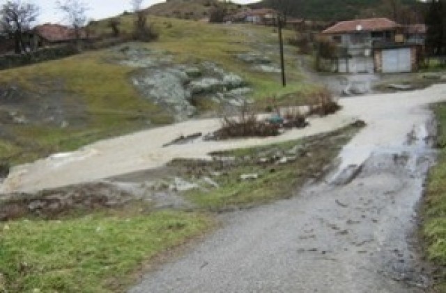 Повсеместни валежи, обстановката на територията на общината е под наблюдение