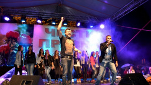 С грандиозно парти под дъжда и светлиннозвуков спектакъл завърши празникът