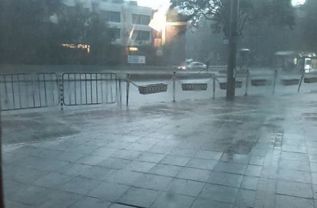 Още градушки, порои и гръмотевици, пазете се!