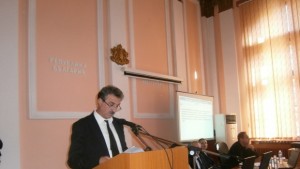 Младен Ризов поиска по 1200 лв на месец за комисията