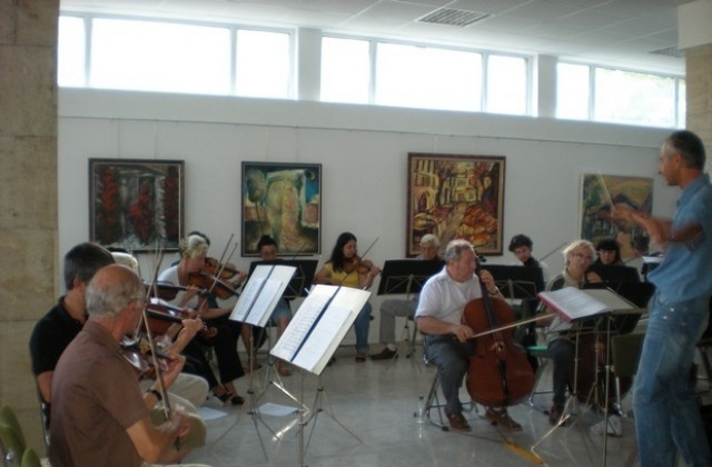 Концерт на Камерния оркестър с виолончелиста Анатоли Кръстев