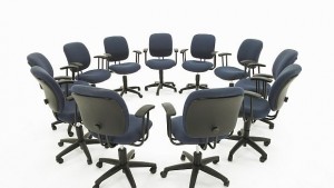 Офис стол се превръща в правостоящо бюро