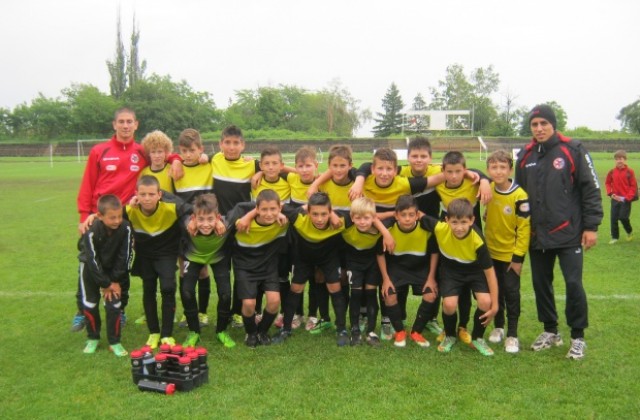 Детският тим на Локомотив спечели купа M&BM;, Момчил Кузманов е най- добрият играч на турнира