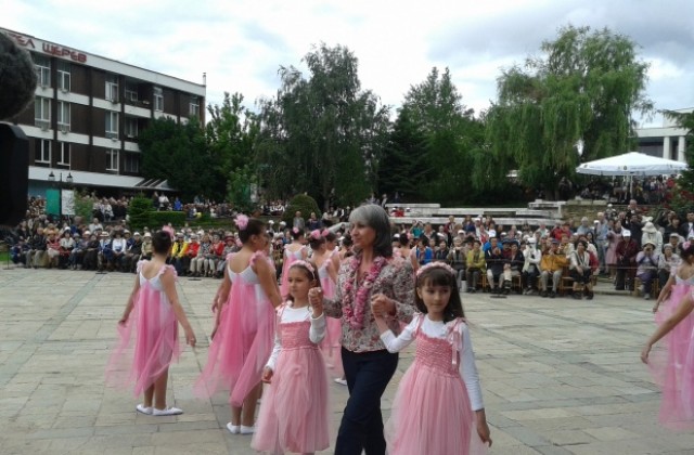Попова: Японците правят празник на българската роза