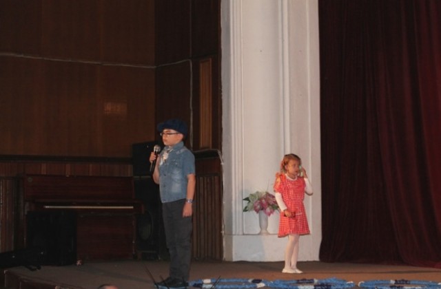 В Елена събраха 807 лв. за лечението на Сашко