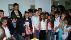 Над 70 деца с подаръци в конкурси за есе и