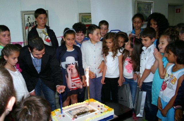 Над 70 деца с подаръци в конкурси за есе и хербарий