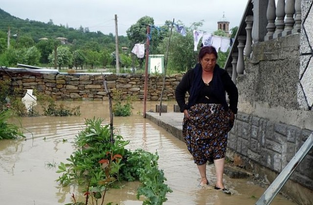 Наводнени къщи в село Априлово