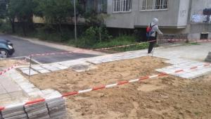 Ремонтираха пропаднал тротоар на бул Васил Левски