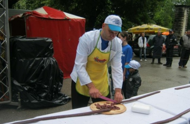 50-метров празничен суджук приготвиха и хапнаха в Г. Оряховица