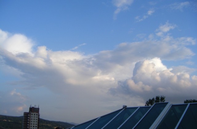 Променлива облачност с повече слънчеви часове