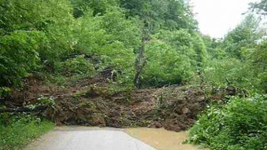 Проблеми с инфраструктурата свлачище затвори пътя Габрово Дебел Дял