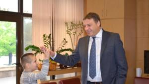 Атанас Камбитов Честит празник скъпи деца