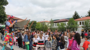 В Елена танцуваха и рисуваха за Деня на детето