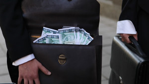 Българите спестили 456 млн лв през април