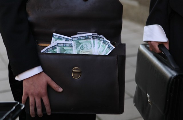 Българите спестили 456 млн. лв. през април