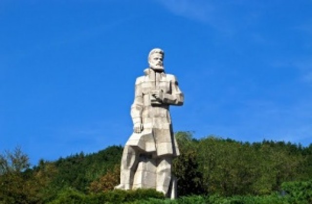 Премиерът почита Деня на Ботев в Калофер