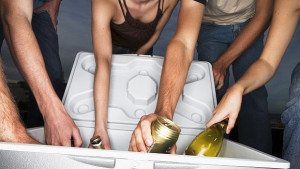 Подземен хладилник съхранява бирата студена в горещите дни