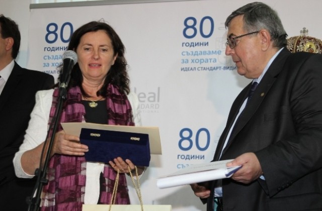 Вицепремиерът Даниела Бобева  връчи плакет на „Идеал Стандарт – Видима”