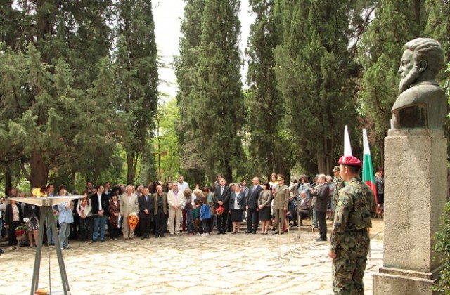 Стара Загора се поклони пред Ботев и загиналите за свободата на България