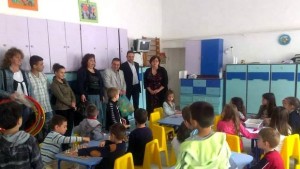 Млади социалисти зарадваха децата от детска градина Чучулига