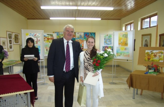 Наградиха победителите в областен конкурс за детска рисунка Цоньо Калчев