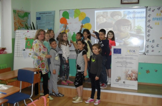 Децата в НУ „Христо Ботев продължават заниманията си и през ваканцията