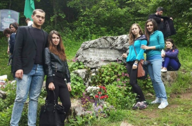 Кюстендилски младежи участваха в VІІ Национална среща на детските и младежки парламенти