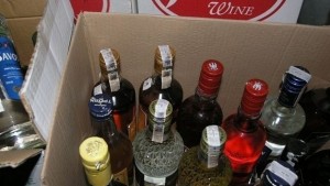 Крадат 120 бутилки алкохол масло и ток