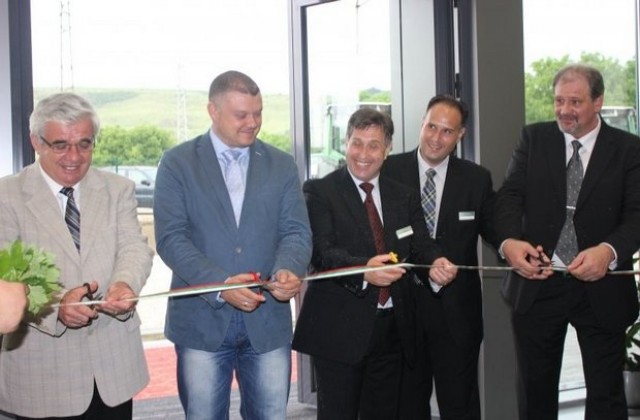 Нов търговско-сервизен център отвори врати в Плевен