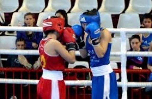 Четири българки продължават напред в европейския шампионат по бокс