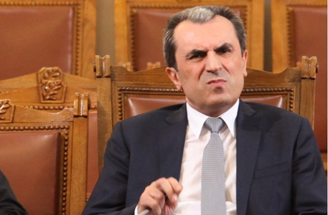 Управляващите укрепват системите за финансов контрол, увери премиерът