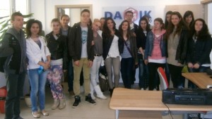 Млади журналисти от НАГ седнаха зад микрофоните на Дарик радио