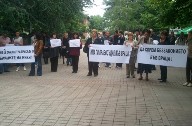 Мълчалив протест съпровожда делото срещу убийците на Ники