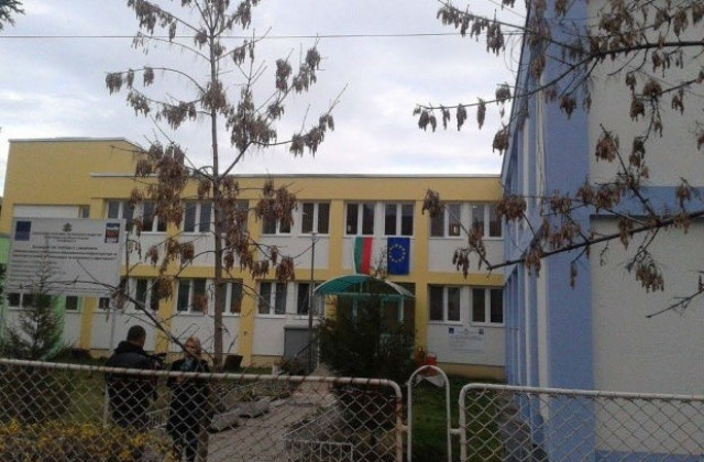 Удължиха разследването за „синьото“ мляко в Асеновград