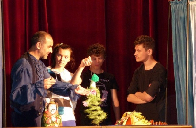 Аплодираха Театър ВЕСЕЛ на фестивал в Румъния