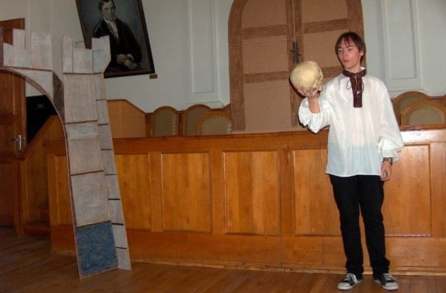 Укротяване на опърничавата, Хамлет и Макбет, бяха представени от ученици на НАГ